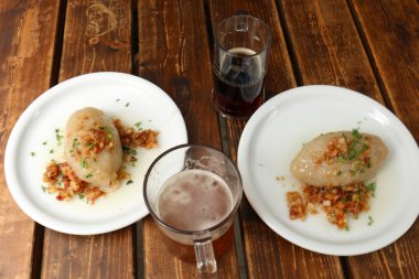 Masanın üzerine snack 