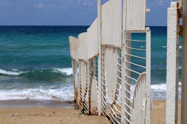 her zaman Sınırdaki telleri 