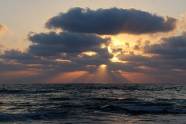 Akdeniz 'de gün batımı 
