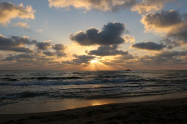 Akdeniz 'de gün batımı 