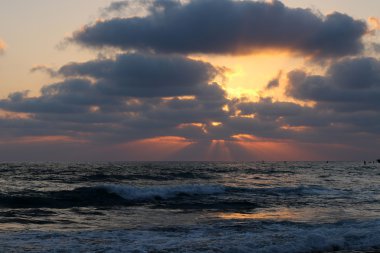 Akdeniz 'de gün batımı 