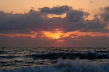 Akdeniz 'de gün batımı   