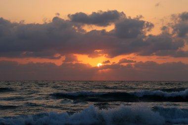 Akdeniz 'de gün batımı   