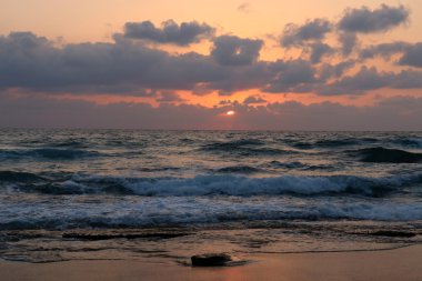 Akdeniz 'de gün batımı   