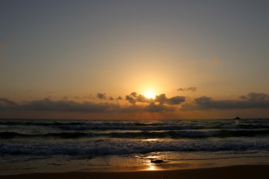 Akdeniz 'de gün batımı   