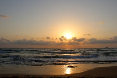 Akdeniz 'de gün batımı   