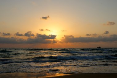 Akdeniz 'de gün batımı   