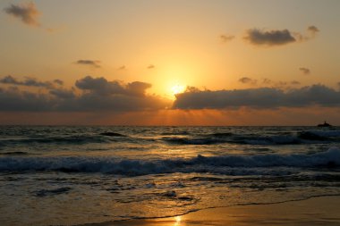 Akdeniz 'de gün batımı   