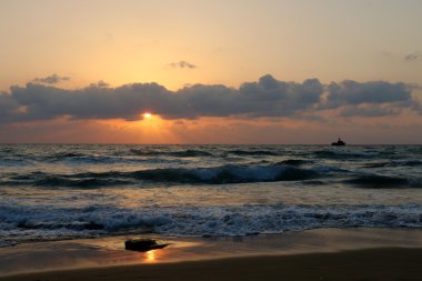 Akdeniz 'de gün batımı   