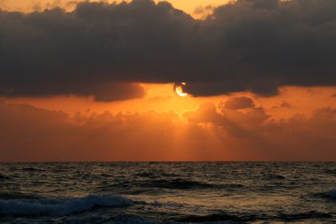Akdeniz 'de gün batımı   