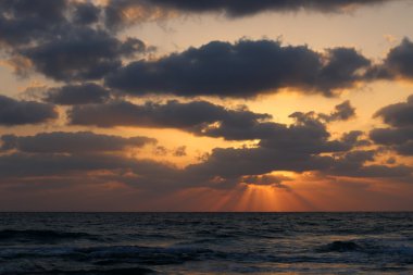 Akdeniz 'de gün batımı   