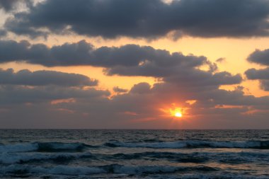 Akdeniz 'de gün batımı   