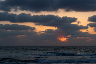 Akdeniz 'de gün batımı   