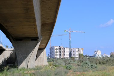 Yeni beton köprü 