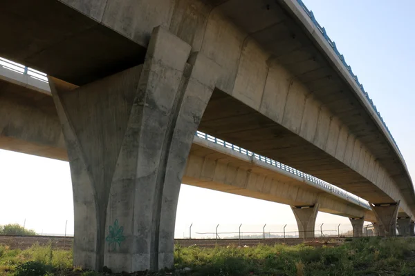 Новый бетонный мост — стоковое фото