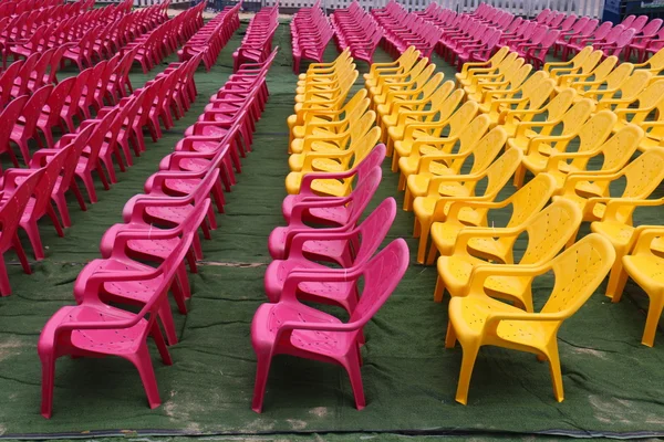 Um banco no parque — Fotografia de Stock