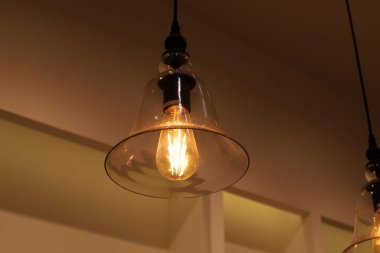 İsrail 'de büyük bir şehirde sokak aydınlatması için fener tasarımı 