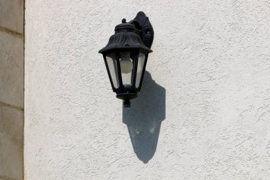 İsrail 'de büyük bir şehirde sokak aydınlatması için fener tasarımı 