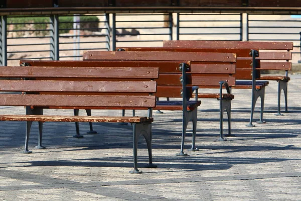 Krzesła Stoły Złożone Zamknięte Restauracje Plaże Zamknięte Epidemia Wirusa Izraelu — Zdjęcie stockowe