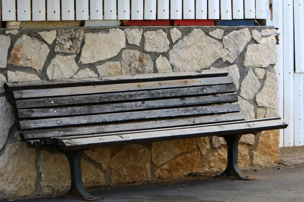 Egy Pihenőpad Egy Városi Parkban Földközi Tenger Partján Észak Izraelben — Stock Fotó