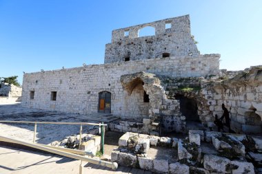 Yehiam Kalesi, Haçlıların İkinci Krallığı 'ndan iyi korunmuş bir feodal kale. Kale 1220 yılında inşa edildi ve Töton Şövalyeleri Tarikatı 'na aitti. 