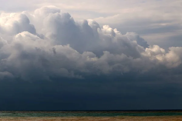 Nubes Lluvia Cielo Sobre Mar Mediterráneo Diciembre Temporada Lluvias Israel — Foto de Stock