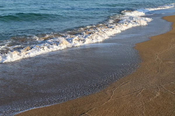 Κατακλυσμένη Παραλία Κατά Διάρκεια Καραντίνας Στις Ακτές Της Μεσογείου Χειμώνα — Φωτογραφία Αρχείου