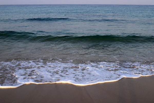 Playa Desierta Durante Cuarentena Costa Mediterránea Invierno 2021 Norte Israel —  Fotos de Stock