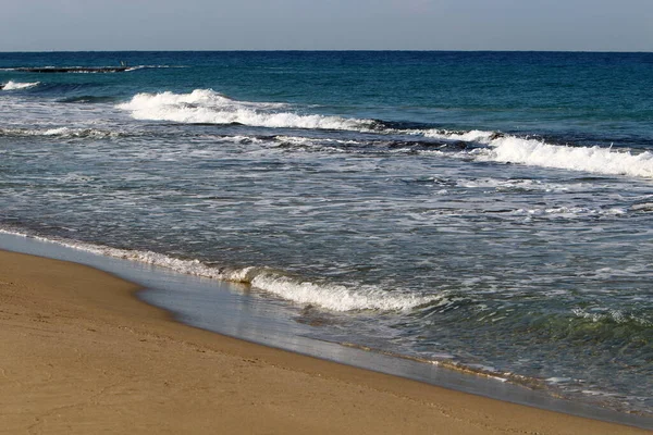 Playa Desierta Durante Cuarentena Costa Mediterránea Invierno 2021 Norte Israel — Foto de Stock