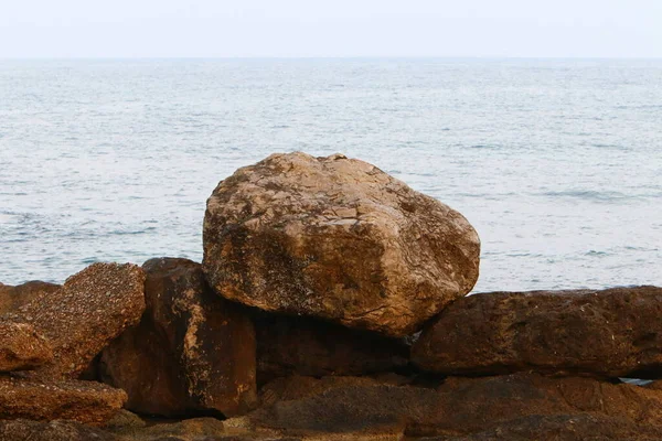 Große Steine Und Muscheln Ufer Des Mittelmeeres Nordisrael — Stockfoto