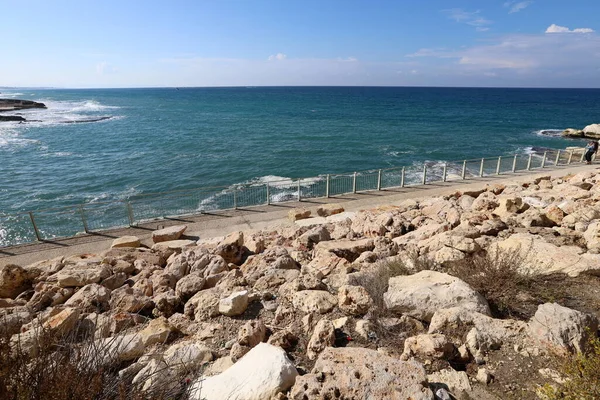 Pedras Encontram Parque Cidade Nas Margens Mediterrâneo Norte Israel — Fotografia de Stock