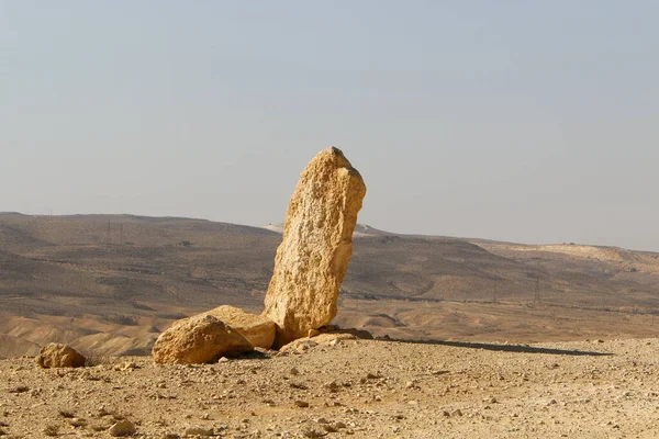 位于以色列北部地中海沿岸的一个城市公园里的石头 — 图库照片