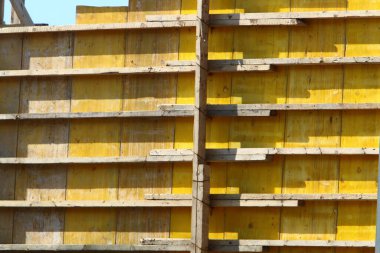 İsrail 'de konut inşaatı için çalışma ve aletler 