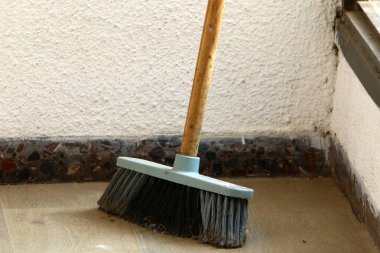 İsrail 'de konut inşaatı için çalışma ve aletler 