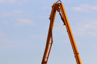 İsrail 'de konut inşaatı için çalışma ve aletler 