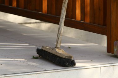 İsrail 'de konut inşaatı için çalışma ve aletler 