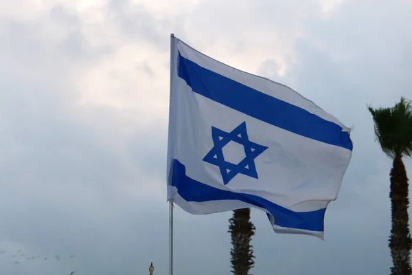 다윗의 하얀색 파란색의 이스라엘 국가의 — 스톡 사진