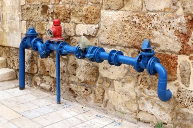 Yüksek basınçlı su metali yangın musluğu. Tel Aviv İsrail. 