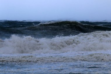 İsrail 'in kuzeyinde Akdeniz' de şiddetli fırtına, rüzgar ve sağanak yağış 