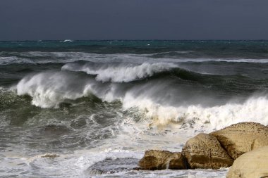 İsrail 'in kuzeyinde Akdeniz' de şiddetli fırtına, rüzgar ve sağanak yağış 