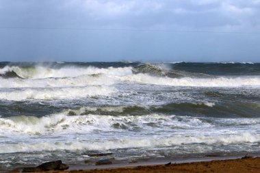 İsrail 'in kuzeyinde Akdeniz' de şiddetli fırtına, rüzgar ve sağanak yağış 