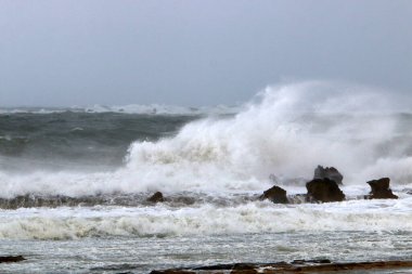 İsrail 'in kuzeyinde Akdeniz' de şiddetli fırtına, rüzgar ve sağanak yağış 