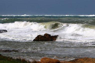 İsrail 'in kuzeyinde Akdeniz' de şiddetli fırtına, rüzgar ve sağanak yağış 