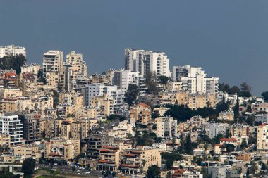 Tiberias - Bulutlu bir günde Celile Denizi 'nin batı kıyısında bir şehir 
