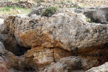Kuzey İsrail 'deki dağlarda dağ kayaları ve büyük taşlar. 