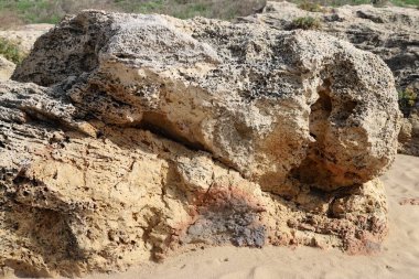 Kuzey İsrail 'deki dağlarda dağ kayaları ve büyük taşlar. 