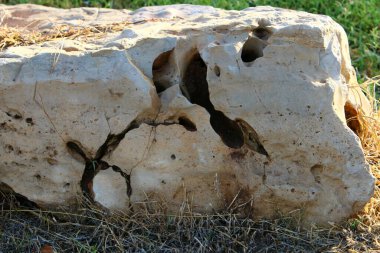 Kuzey İsrail 'deki dağlarda dağ kayaları ve büyük taşlar. 
