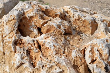 Kuzey İsrail 'deki dağlarda dağ kayaları ve büyük taşlar. 