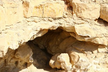 Kuzey İsrail 'deki dağlarda dağ kayaları ve büyük taşlar. 