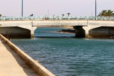 İsrail 'de bir köprünün parçaları. 